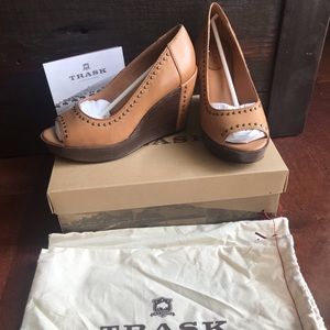 NEW Trask Reina natural full grain wedge